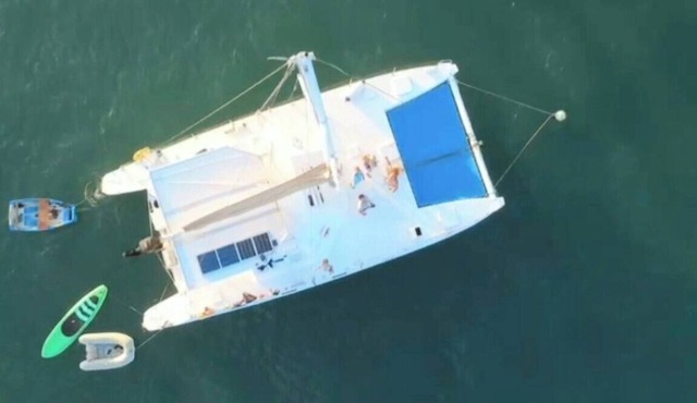 Overnight stay on a sailing catamara at Orla Bardot