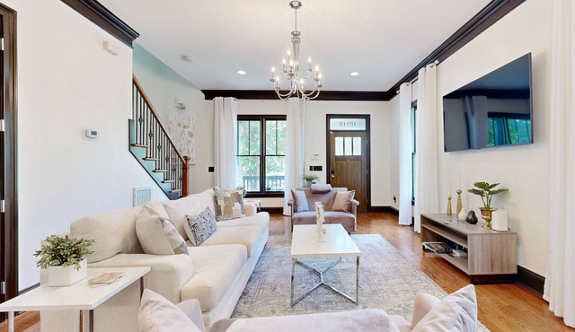Oversized deck, patio, grill with prime location to downtown