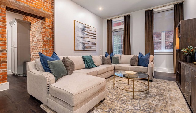 🌙 Oversized Downtown Condo with Private Terrace🌙 - The Crescent
