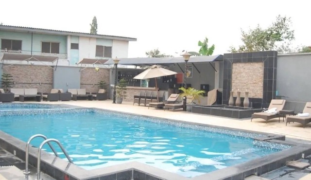 Owu Crown Hotel