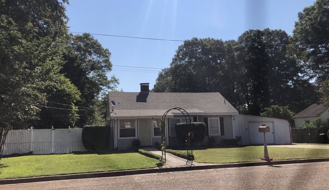 Oxford/Sardis Clean & comfortable convenient to all. Small town.Charming