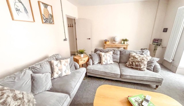 Oxford Street Grand Apartment