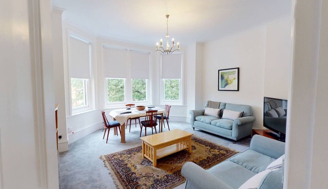 Oxford two bedroom short let apartment sleeps four.