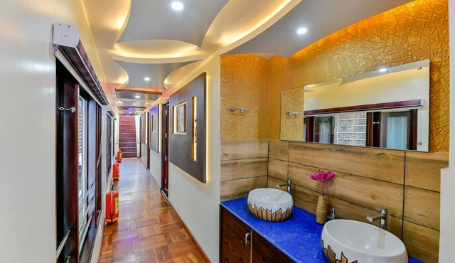 OYO 23063 Luxury Meghavarsham 5BHK
