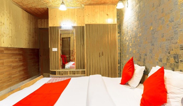 OYO 71293 Hotel Vikram