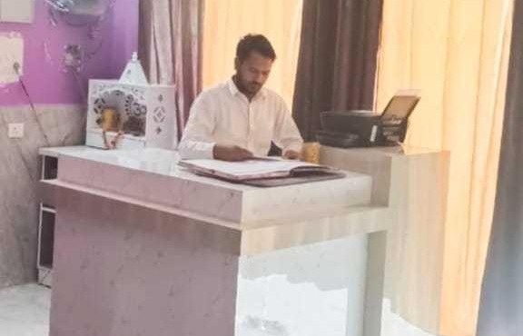 OYO 81254 Hotel Samrat