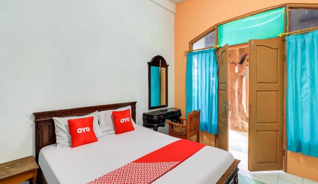 OYO 91042 Hawaina Hotel