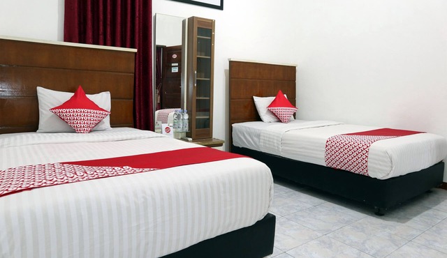 OYO 956 Penginapan Eby