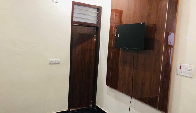 OYO Hotel Rahul Singh