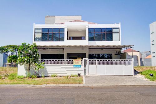 OYO Life 89990 Kost Waterfront 75 Sub