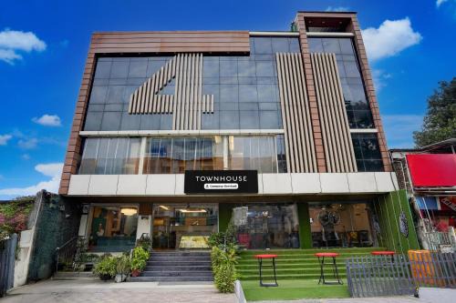OYO Townhouse Prayagraj Central Bus Terminal Formerly Hotel Four View