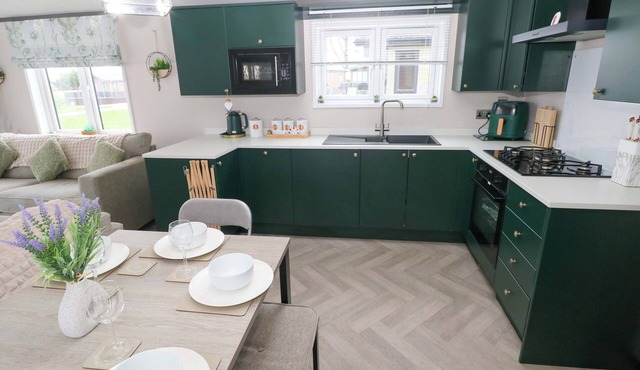 OYSTER LODGE, pet friendly, character holiday cottage in Little Haven