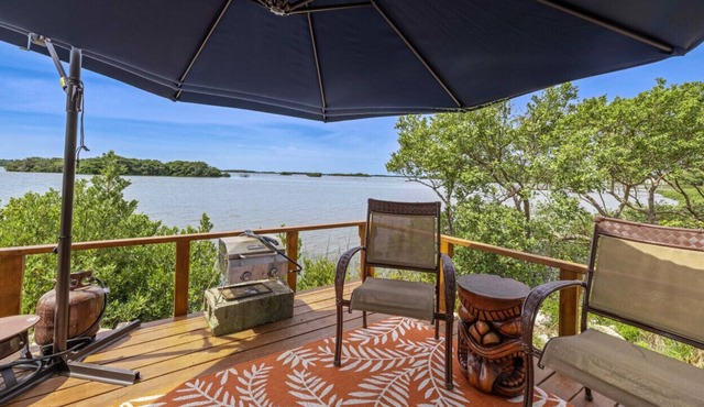 Oyster Shallows: Walk to the Tiki Bar