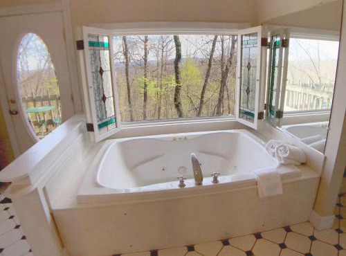 Ozark Spring Cabin 06 Spring Haven King Spa Tub