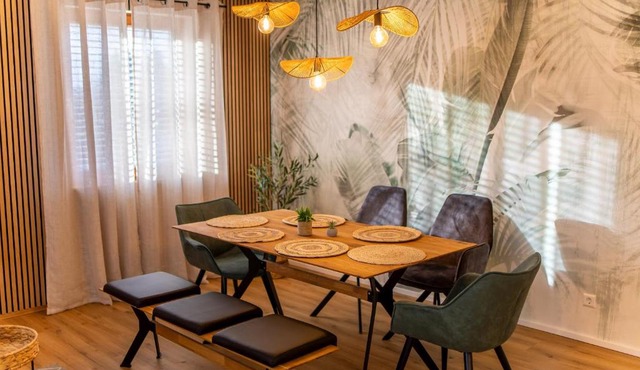 P-Hosting Modernes Apartment zwischen Ravensburg und dem Altdörferwald, 110qm, Familienfreundlich, Separater Eingang, Kaffeevollautomat, Bäcker und Pizzeria 15 Meter, Spielplatz 50 Meter, 20 Km zum Bodensee, 30Km in die Berge