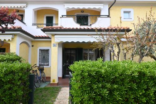 P086 - Porto Recanati, villa a schiera con giardino e terrazzo