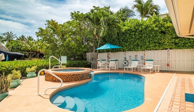 P13 - Loggerhead House 3 Bedroom Home with Private Pool