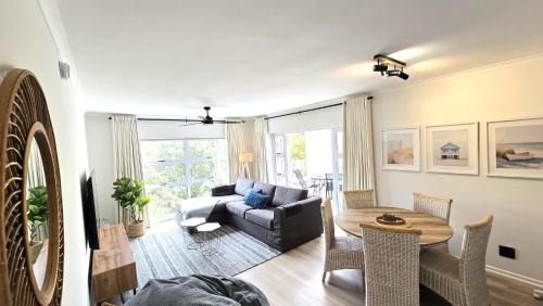 Pachena Place - 600m to Beach, King Bed, Free Fibre Wifi, 2 x Smart TVs, Patio & BBQ