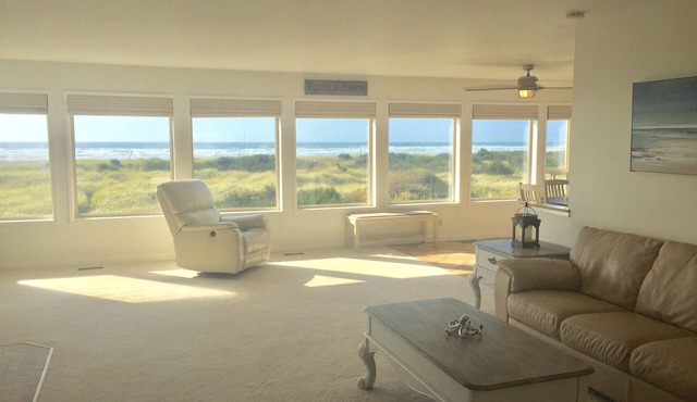 Pacific Dreams Beach House- Beach front! Gorgeous views! Meticulously sanitized!