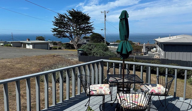 Pacific Panorama - Cozy cottage in Sereno Del Mar, nice ocean views.
