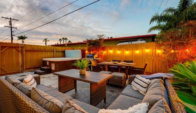 Pacific Paradise - Large Patio, Hot Tub, Short Walk to Beach, & Parking