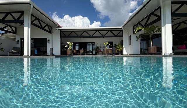 Pacific Paradise Villa, where Mountains met Ocean, Morrillo
