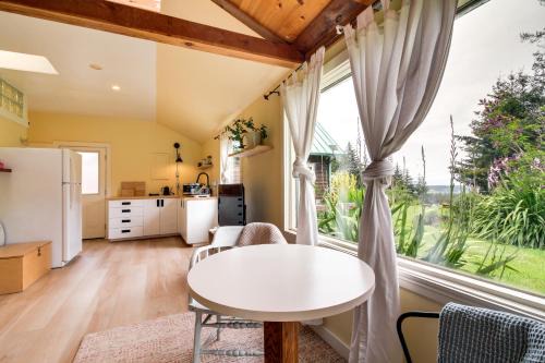 Pacific View Cottage - 100’ High w/Ocean Views