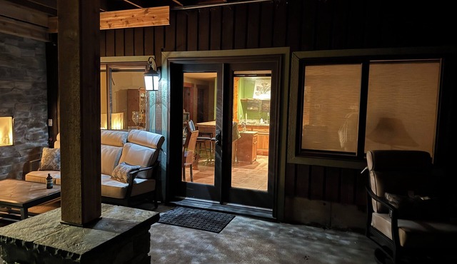 Pacific Willow lodge - 3 br, 2ba, big den small kitchenette with a private entry