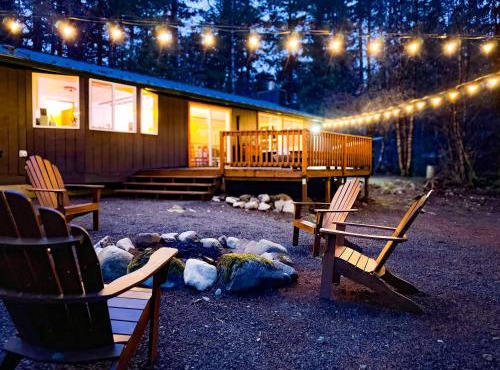 PackShack - Cozy Ski Cabin Mins from White Pass home