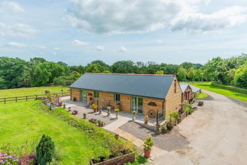 Paddock View Barn 1-Bed Sleeps 4 with Parking