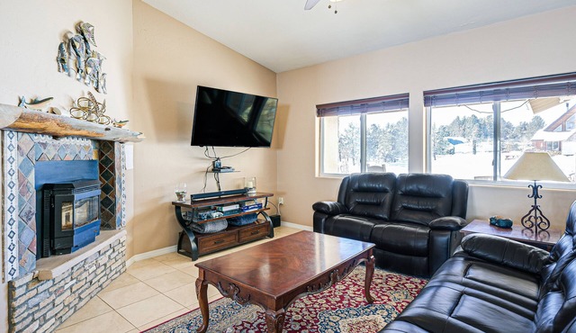Pagosa Springs House w/ Mountain Views & Hot Tub!