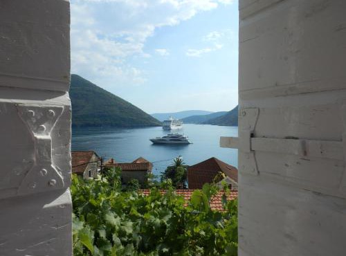 Painter's House Historic Stone Villa with Sea View