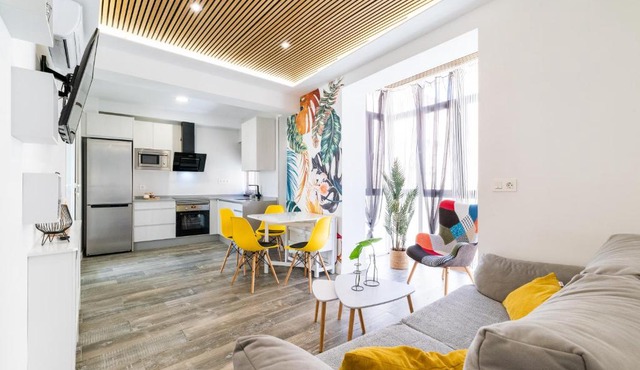 Pajaritos Suites junto a centro, estación de tren y plaza de toros