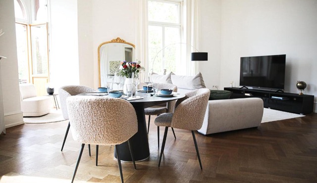 Palais Passy~Design Suite mit Ausblick im Zentrum