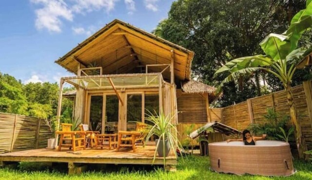 Palayan Villa - Spacious Villa with Jacuzzi