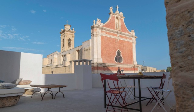 Palazzo Pati, the new home in Salento in the historic center of Tiggiano.