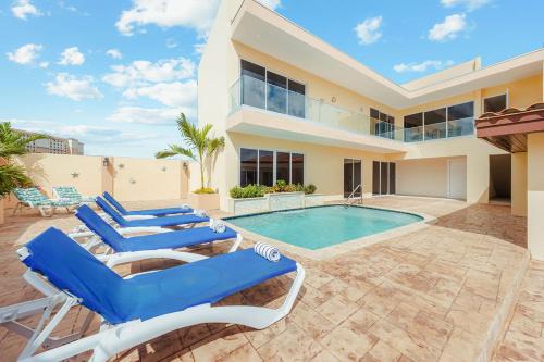 Palm Beach 8BR Villa | Beach Vibe by Bocobay