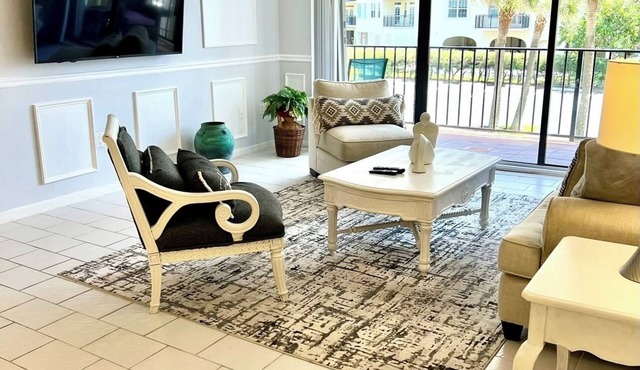 Palm Beach Beachfront Condo – Luxury & Comfort
