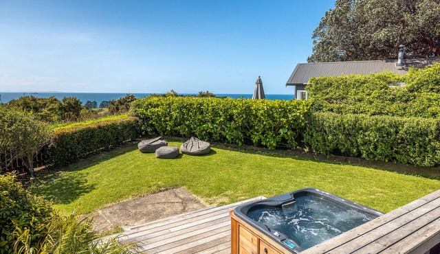 Palm Beach Panorama - perfect family holiday house with spa pool!