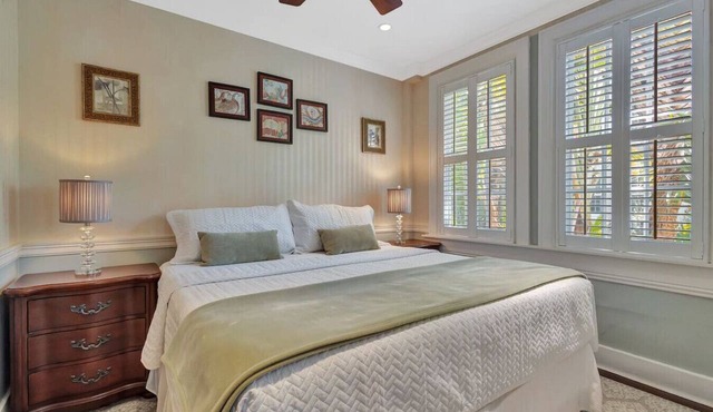 Palm Beach Regency Walk to Beach