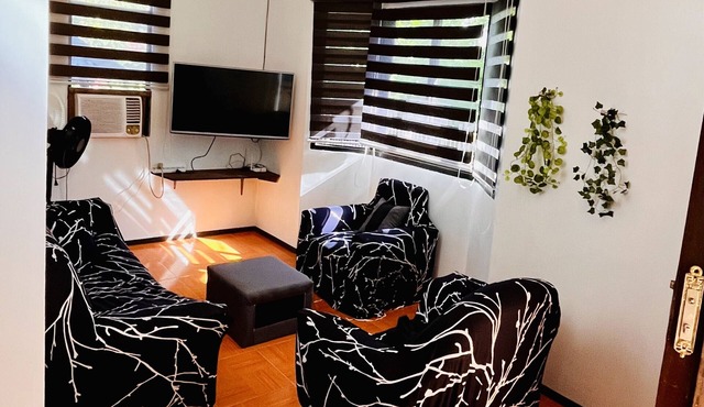 Palm House! 1min from the beach! 5min to White Beach! w/AC
