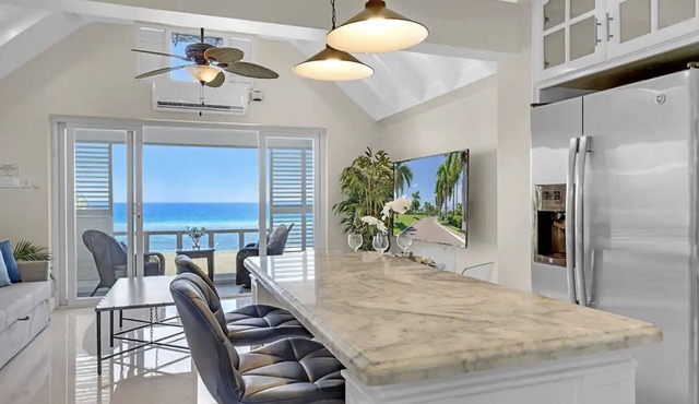 Palm JA SCE22 - Elegant 2 BR w/Pool & Ocean View