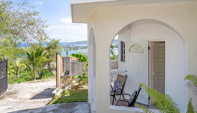 Palm Leaf Cottage