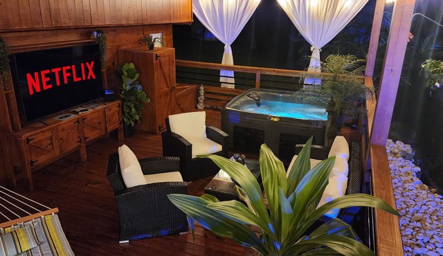Palm's Luxury Suite with Jacuzzi