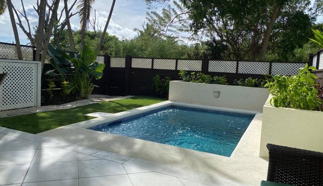 'Palm View', West Coast 3 bd/3.5br villa with Private Pool *QUARANTINE APPROVED*