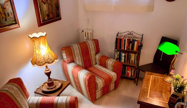 Palmyra House - delightful one-bedroom apartment for two