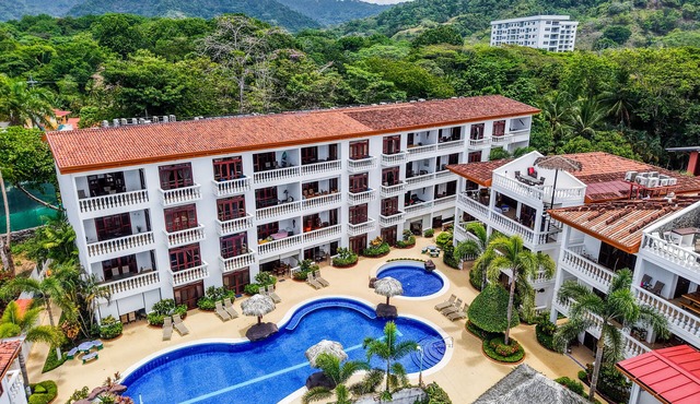 Paloma Blanca Beach front Condo - Steps to the beach