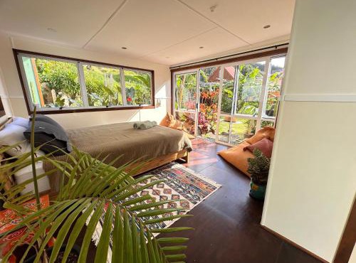 Pandora Cottage Beachfront