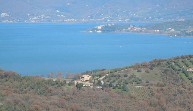 Panicale - Apartment in old farmhouse, quiet countryside, pool, lake views.