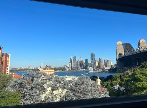Panorama Firework View - Classic 4-Level Terrace Style Living in Kirribilli !